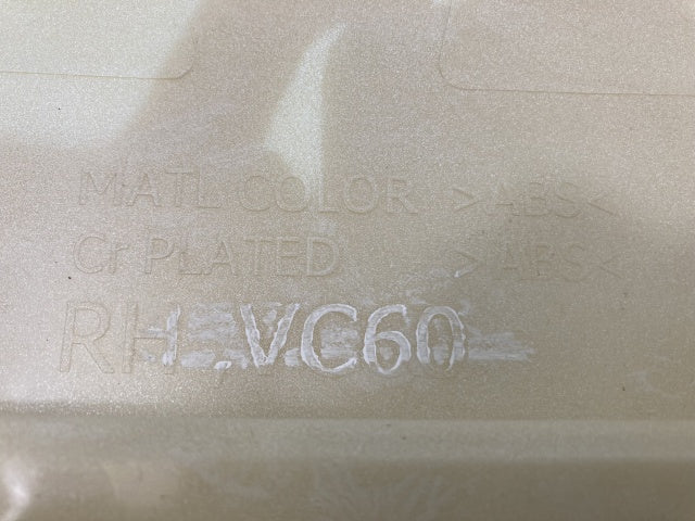 新車取り外し!ギガ 大型 2代目 2015- 10t 純正 中期 右 フロント コーナーパネル/コーナーカバー VC60 ホワイト ソリッド いすゞ(138785)