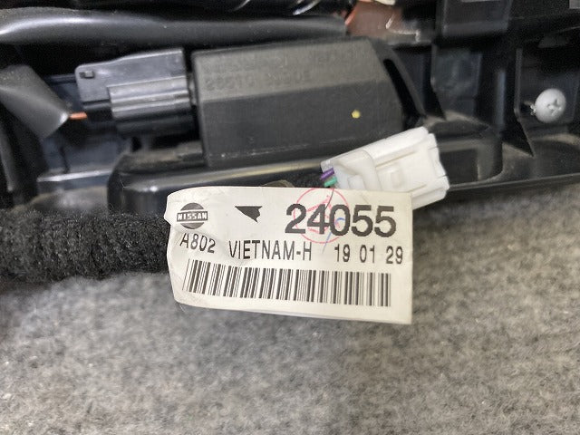 セレナ ハイウェイスター/S/X/G/XV/C27/GFC27/GFNC27/GC27/GNC27 e-POWER/HC27/HFC27 純正 リア ガーニッシュ 90810 5T※5A メッキ(139206)