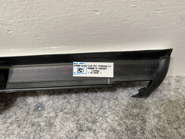 新品!5シリーズ G30 純正 右 フロント ドア ベルトモール 7336958-13 51337336958 メッキ BMW(139940)