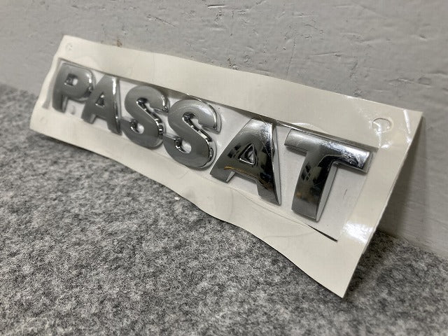 新品!パサート 3B/1997~2005 純正 リア エンブレム 3B0853687739 3B0853687739 フォルクスワーゲン(140160)