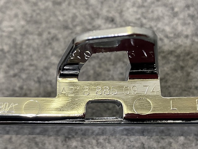 新品!W218 純正 左 フロント バンパーメッキモール A218 885 09 74 2188850974 メッキ メルセデスベンツ(141570)
