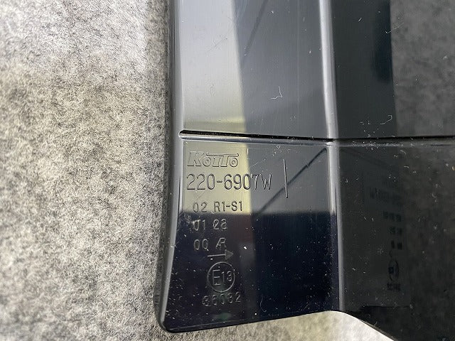 ルーミー/カスタム M900A/M910A 純正 後期 右 テールランプ/ライト/レンズ LED KOITO 220-6907W ブラック ソリッド トヨタ(141805)