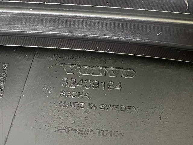 新品!XC40 左 フロント フェンダーアーチモール/オーバーフェンダー 32409194 素地 ボルボ(142760)