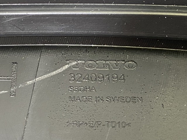 新品!XC40 左 フロント フェンダーアーチモール/オーバーフェンダー 32409194 素地 ボルボ(142763)
