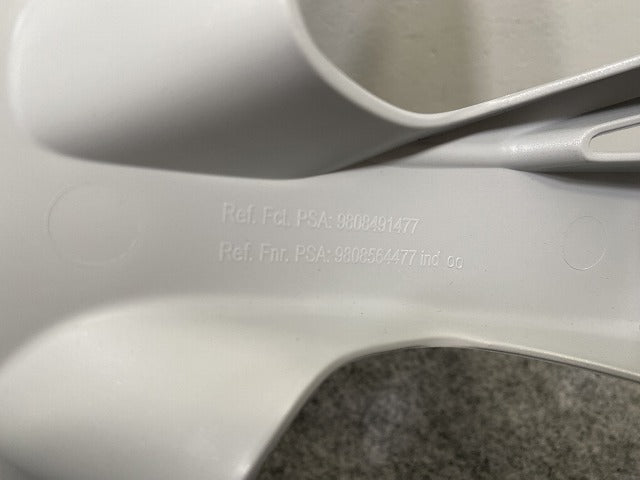 新品!208 純正 ホイールキャップ 15インチ 9808491477 98084914TW シルバー メタリック プジョー(142948)