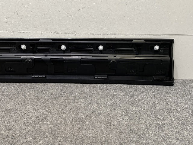 新品!XC40 XB系/2018- 純正 右 フロント ドア サイドパネル 32409185 V 32409185 素地 ボルボ(143025)