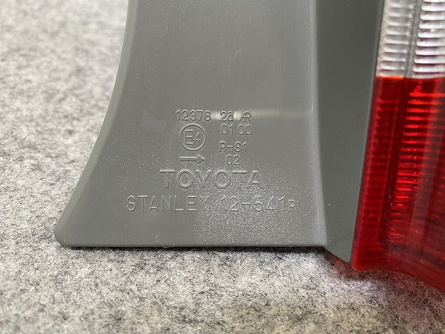 カローラ ルミオン NZE151N/ZRE152N/ZRE154N 純正 右 テールランプ/ライト/レンズ ハロゲン STANLEY 12-541R トヨタ(143201)
