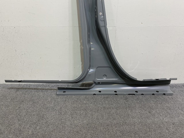 シエンタ 170系/NSP170G/NCP175G ハイブリッド/NHP170G 純正 左 センターピラー Bピラー 未塗装 トヨタ(144183)