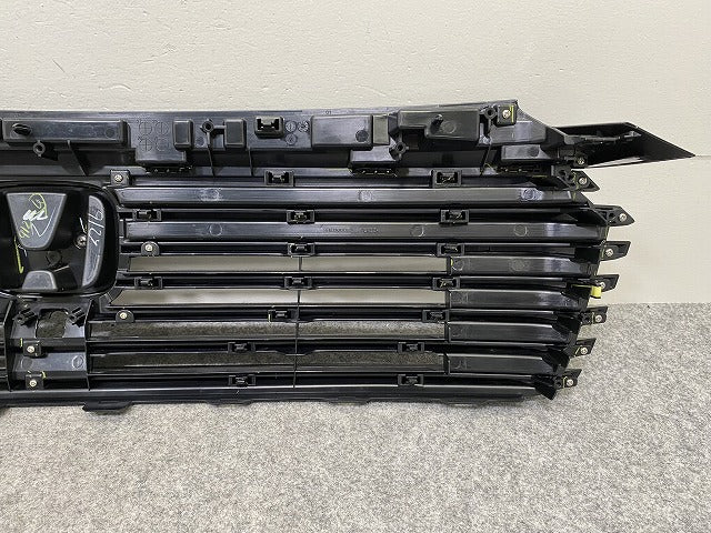 新車取り外し!ヴェゼル/VEZEL RV3/RV4/RV5/RV6 純正 後期 フロントグリル/ラジエーターグリル クリスタルブラックパール NH731P(144614)