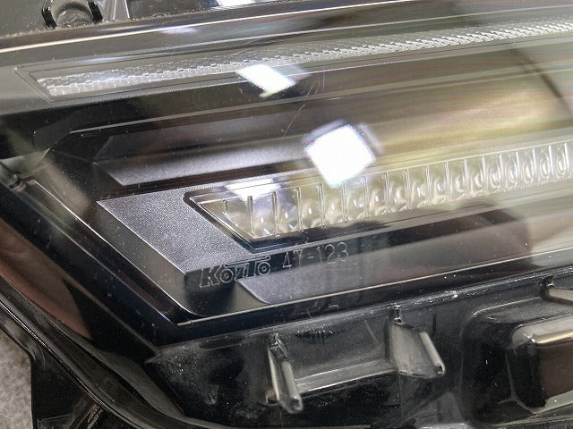 プリウス 60系/ZVW60/ZVW65/MXWH60/MXWH65/MXWH61 純正 左 ヘッドライト/ランプ LED 刻印X KOITO 47-123 81106-47A90 トヨタ(145090)