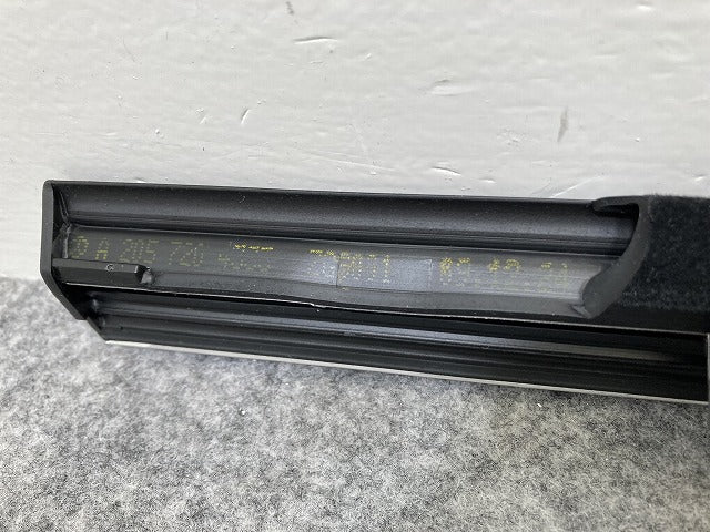 新品!Cクラス 純正 左 フロント ドア シーリングレール/ベルトモール 205 720 4333 A 2057204333 メッキ メルセデスベンツ(145275)