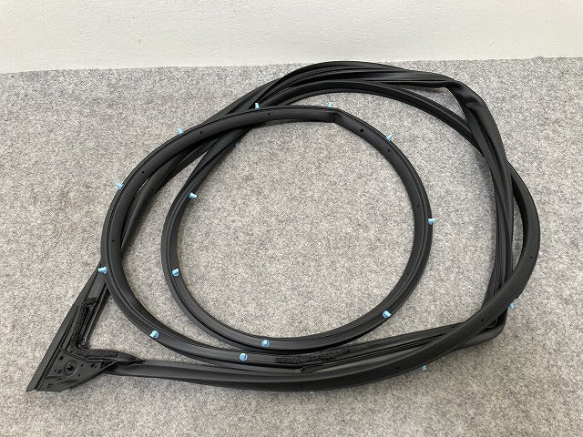 新品!フリード GT1/GT2/GT3/GT4/GT5/GT6/GT7/GT8 純正 右 フロント ドア ウェザーストリップ 72310-33F-003 ホンダ(145301)