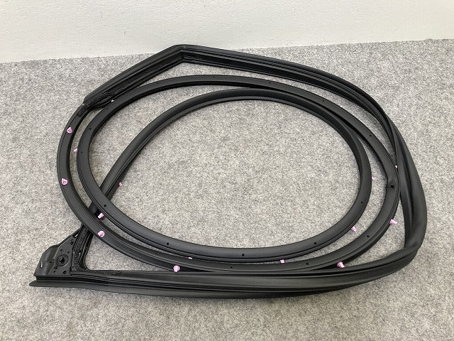 新品!フリード GT1/GT2/GT3/GT4/GT5/GT6/GT7/GT8 純正 左 リア ドア ウェザーストリップ 72350-33F-003 ホンダ(145302)