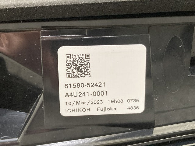 ヤリスクロス MXPB10/MXPB15 ハイブリッド/MXPJ10/MXPJ15 純正 右 テールランプ/ライト LED 刻印V2 ICHIKOH 52-332 81581-52421(145413)