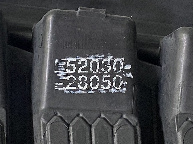 ヴォクシー VOXY ZS 80系/ZRR80W/ZRR85W 純正 前期 右 フロント フォグカバー/フォグランプカバー 52030-28050 メッキ トヨタ(145446)