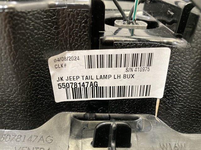 新品!ジープ ラングラー JK36S 純正 左 テールランプ/ライト/レンズ ハロゲン 55078147AG クライスラー(145654)