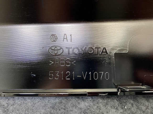 新品!ノア NOAH 90系/MZRA90W/MZRA95W ハイブリッド/ZWR90W/ZWR95W 純正 フロント ガーニッシュ グリルカバー 53121-V1070 メッキ(145716)