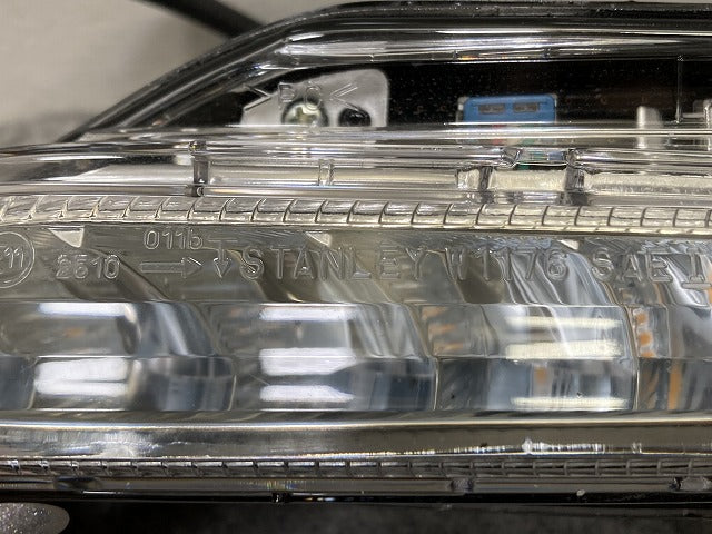 スカイライン/SKYLINE V37/YV37/HV37/HNV37/ZV37 純正 後期 左 ウィンカー LED ランプ/ライト STANLEY W1176 日産(146402)