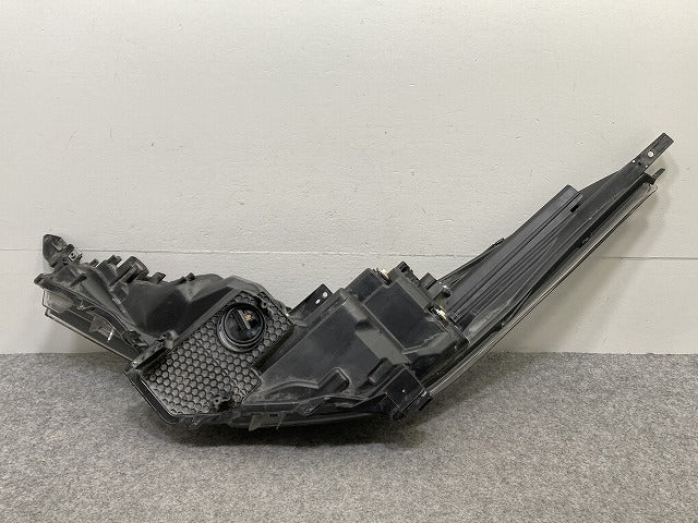 C-HR/CHR G/ZYX10/NGX10/NGX50 純正 中期 右 ヘッドライト/ランプ LED 刻印7 KOITO 10-111 トヨタ(146625)