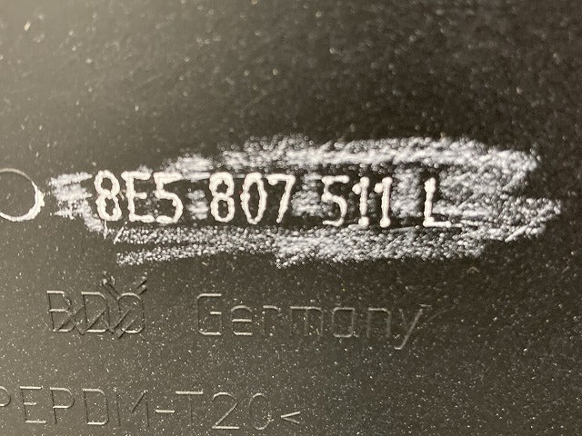 新品!A4 8E系 純正 リア バンパー 8E5 807 511 L 8E5807303AGRU サフ アウディ(147044)