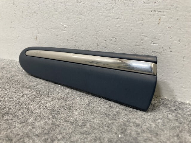 新品!Cクラス W203 純正 左 フロント フェンダー モール A20369047629999 サフ メルセデスベンツ(147171)