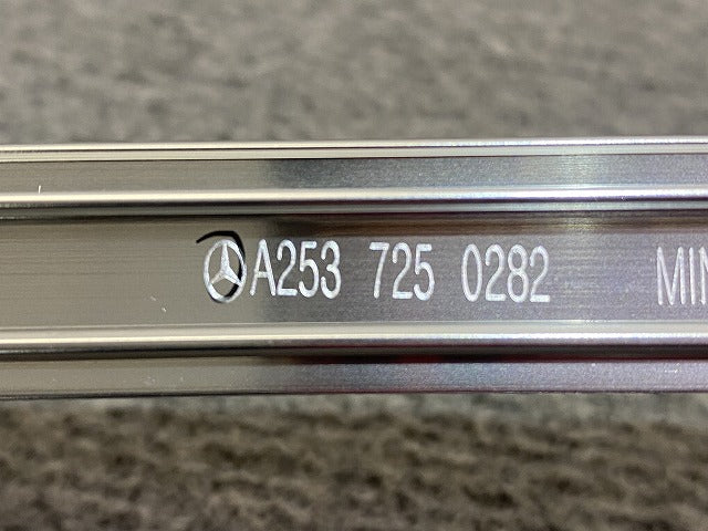 新品!GLCクラス X253 純正 右 フロント ドア アッパー モール A253 725 0282 A2537250282 メッキ メルセデスベンツ(147196)