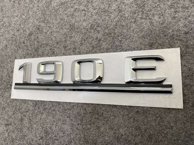 新品!Cクラス W201 純正 リア エンブレム/オーナメント A2018172015 メッキ メルセデスベンツ(147278)