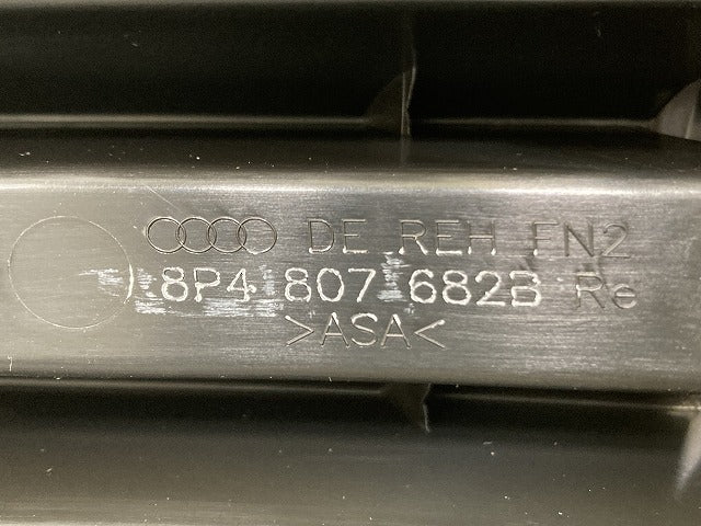 新品!A3 8P系 純正 右 フロント バンパー グリル 8P4 807 682B 8P4807682B 素地 アウディ(147292)