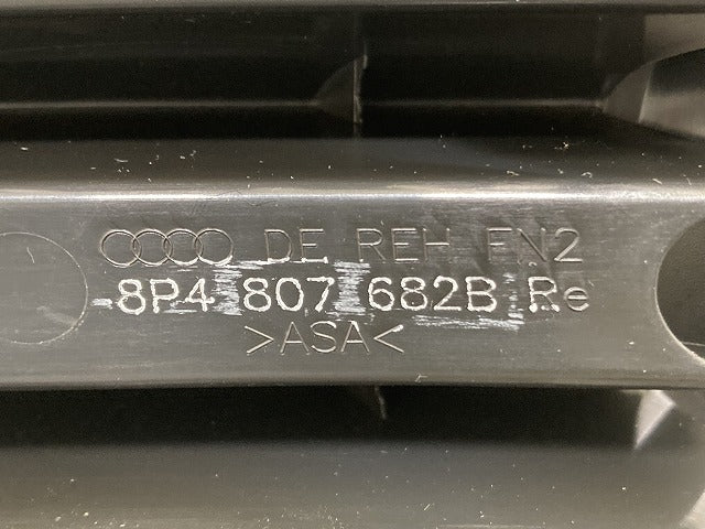 新品!A3 8P系 純正 右 フロント バンパー グリル 8P4 807 682B 8P4807682B 素地 アウディ(147293)