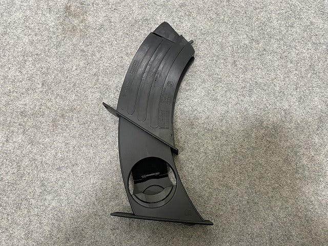 新品!5シリーズ E60/E61 純正 右 ドリンクホルダー 右ハンドル用 5145 7 063 104-04 51459125624 素地 BMW(147329)
