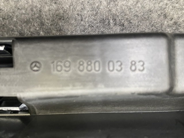 新品!Aクラス W168 純正 フロント グリル/ラジエーターグリル 169 880 03 83 A1698800383 メッキ メルセデスベンツ(147491)