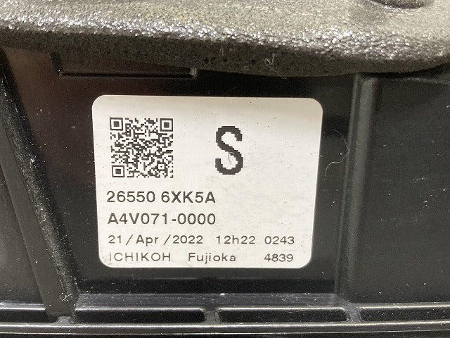 ノート/NOTE E13/SNE13 純正 右 テールランプ/ライト/レンズ ハロゲン 刻印S ICHIKOH D270 26550-6XK5A 日産(147624)