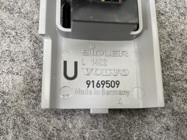 新品!V70/S70 純正 左 リア 室内灯 9169509 V9169509 ボルボ(147704)