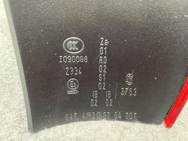 新品!3シリーズ E90 純正 右 テールランプ/ライト/レンズ ハロゲン AI 11 ELJ70 V 63210406678 BMW(147719)