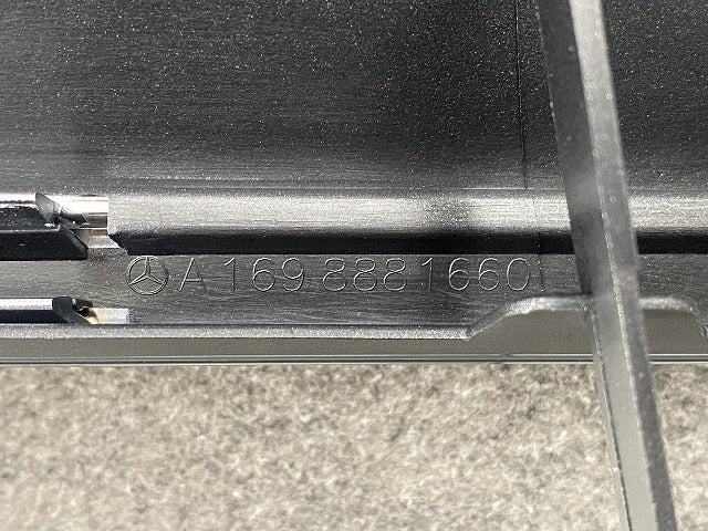 新品!Aクラス W169 純正 フロント グリル/ラジエーターグリル A169 888 1660 A1698802183 シルバー ソリッド メルセデスベンツ(147743)