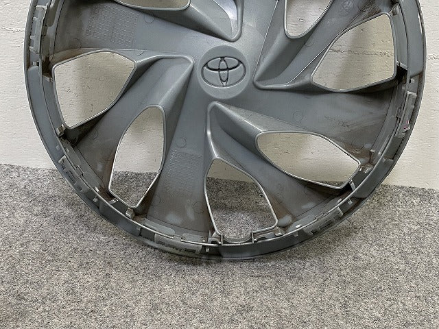 ヤリス KSP210/MXPA10/MXPA15/MXPH10/MXPH15 MXPH14/MXPH17 ホイールカバー/ホイールキャップ 42602-K0010 シルバー(147778)