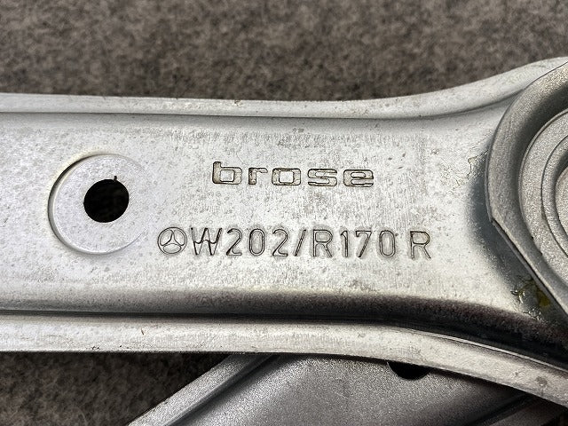 新品!Aクラス W168 純正 右 フロント ドア ウィンドウ レギュレーター A1687201246 メルセデスベンツ(147820)