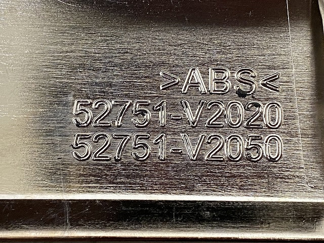 新車取り外し!ヴェルファイア 40系/TAHA40W/TAHA45W/AAHH40W/AAHH45W リア ガーニッシュ 52751-V2020/50 メッキ トヨタ(148333)