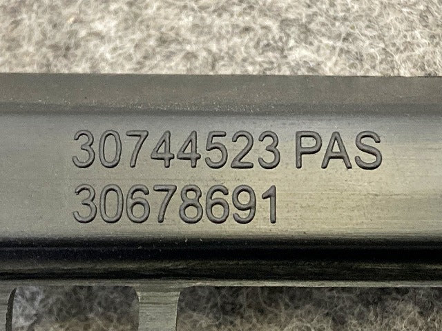 新品!XC70 BB系/2008-2015 純正 フロント バンパー グリル ロア 30744523 30678691 V30678691 素地 ボルボ(148338)