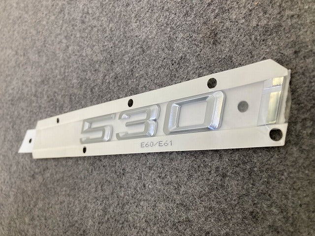 新品!5シリーズ ツーリング/E60/E61 純正 リア エンブレム/オーナメント 51 14 7 039 786 BMW(148418)