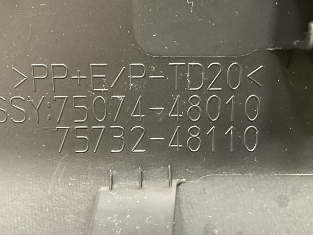 新車取り外し!ハリアー 80系/MXUA80/MXUA85/AXUH80/AXUH85/AXUP85 純正 左 フロント ドア サイドパネル ドアモール 75074-48010(148489)