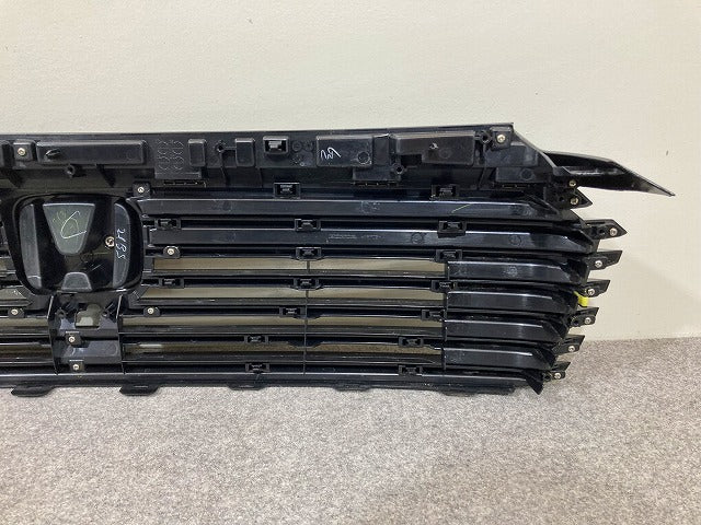 新車取り外し!ヴェゼル/VEZEL RV3/RV4/RV5/RV6 純正 フロント グリル/ラジエーターグリル カメラ穴 ブラックパール NH731P ホンダ(148537)