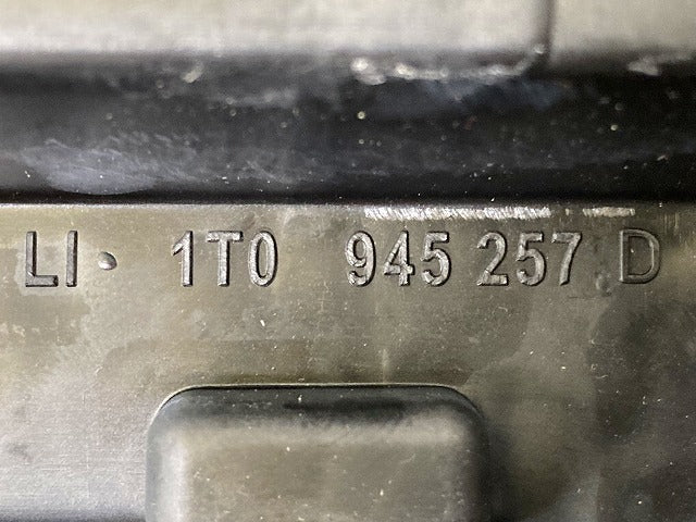 新品!トゥーラン 1T系 2004~ 純正 左 テールランプ/ライト/レンズ ハロゲン HELLA 1T0 945 257 1T0 945 095 G フォルクスワーゲン(148898)