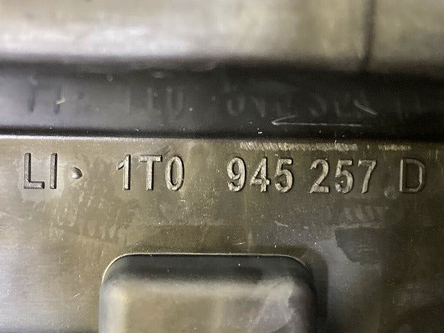 新品!トゥーラン 1T系 2004~ 純正 左 テールランプ/ライト/レンズ ハロゲン HELLA 1T0 945 257 1T0 945 095 G フォルクスワーゲン(148899)