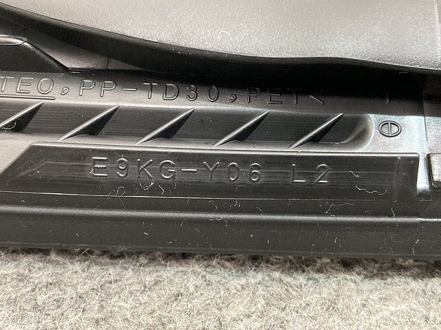 新品!CX-30/CX30 純正 左 フロント ドア ガラス ラン ドア ウエザーストリップ E9KG-Y06 DFR5-59-60ZD 素地 マツダ(149956)
