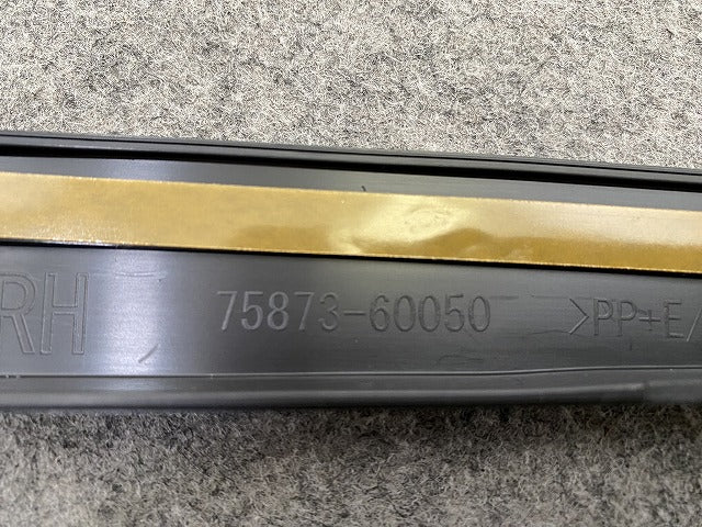 新品!ランドクルーザー/ランクル 250/TRJ250W/GDJ250W 純正 右 フェンダーアーチモール クォーターモール 75873-60050 素地(150085)
