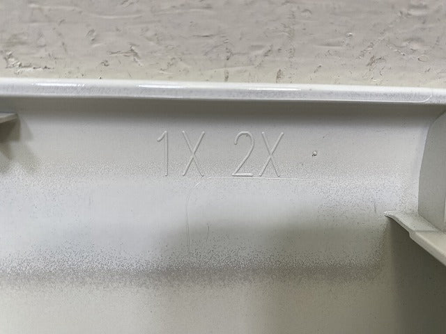 新車取り外し!エルフ 純正 フロント バンパー センターカバー 1X 2X ホワイト ソリッド いすゞ(150432)