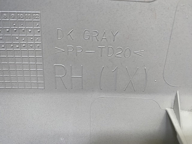 新車取り外し!エルフ 純正 右 フロント バンパー カバー 1X 2245L ホワイト ソリッド いすゞ(150436)