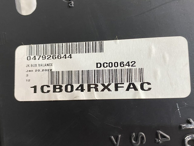 新品!ジープ ラングラー JK36S 純正 フロント バンパー アッパーカバー 1CB04RXFAC クライスラー(150467)
