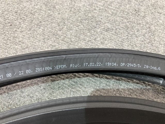 新品!CLSクラス C257 純正 左 フロント ドア ウェザーストリップ A 257 692 21 00/22 00 A25769222009G44 メルセデスベンツ(150772)